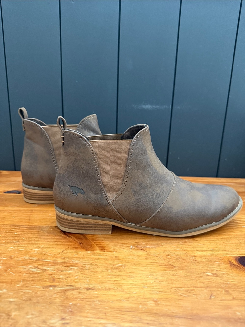 Rocket Dog Women’s Maylon Chelsea Boots in Dark Brown